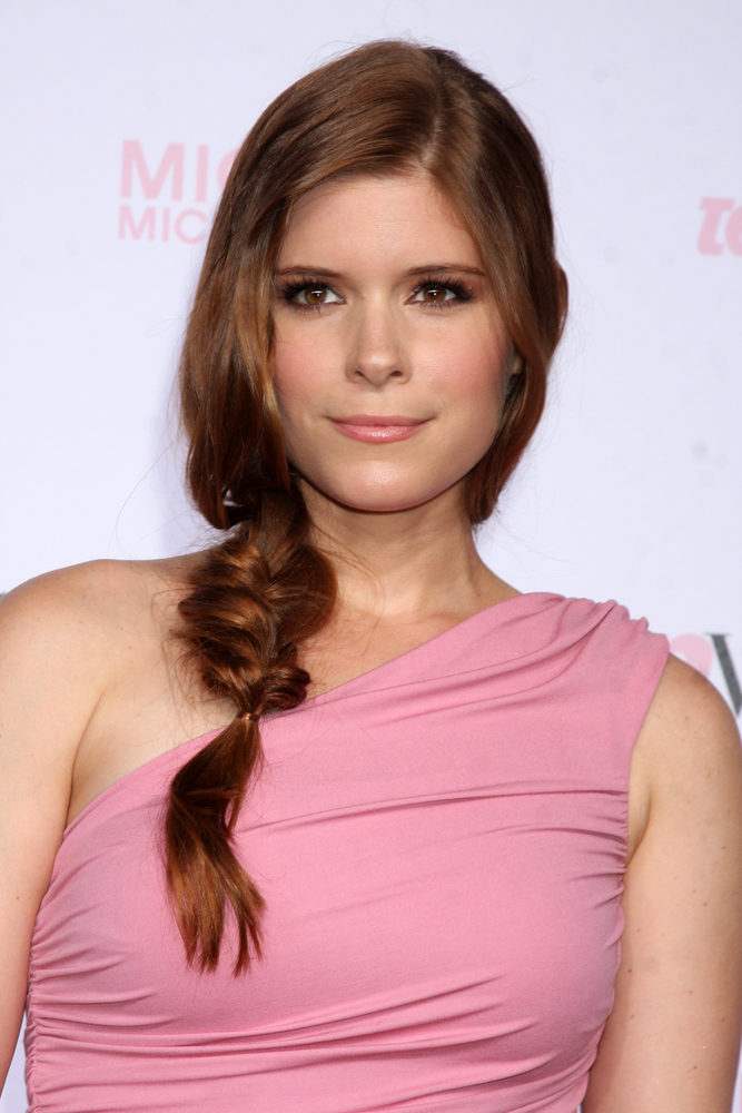 Kate Mara looks simply stylish with this side fishtail braid